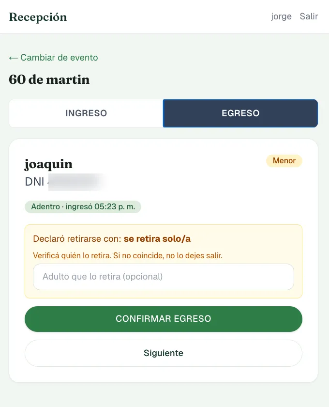 Control de egreso de un menor en recepción